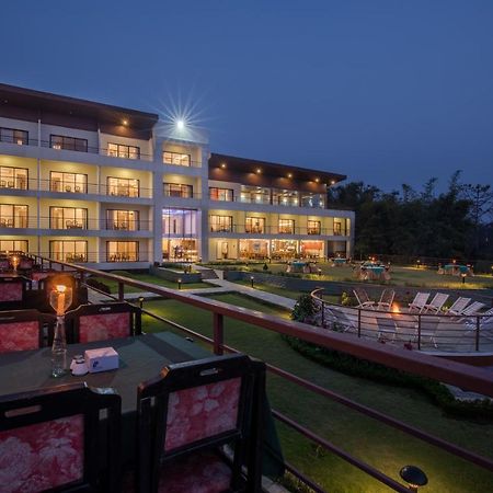 Park Safari Resort Sauraha Esterno foto
