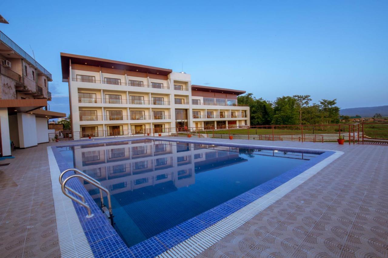 Park Safari Resort Sauraha Esterno foto