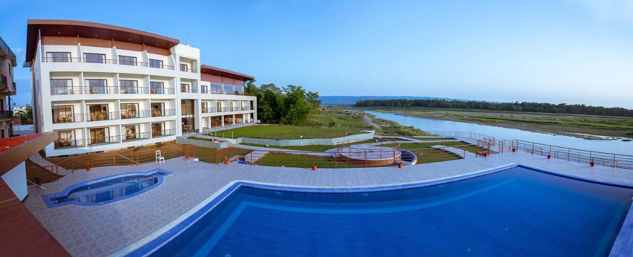 Park Safari Resort Sauraha Esterno foto