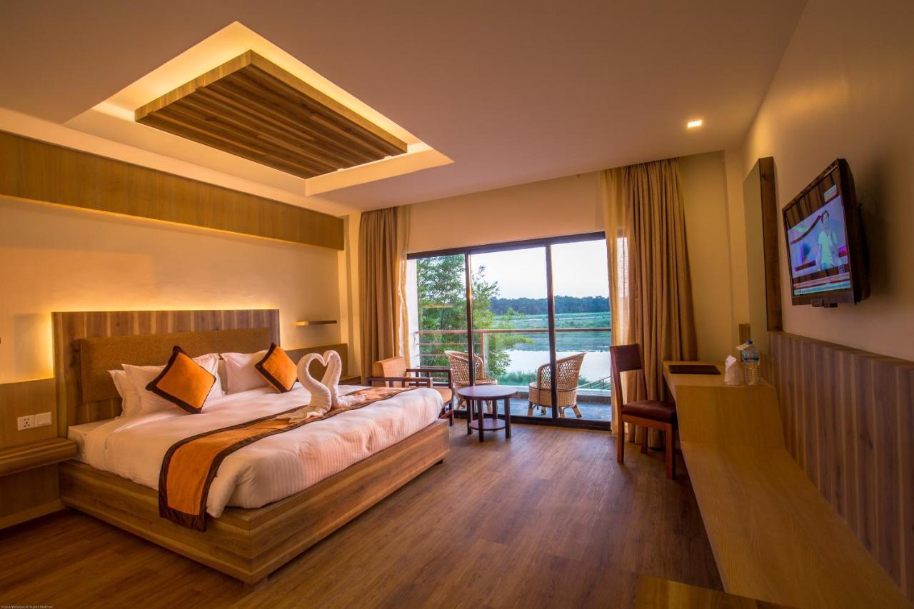Park Safari Resort Sauraha Esterno foto