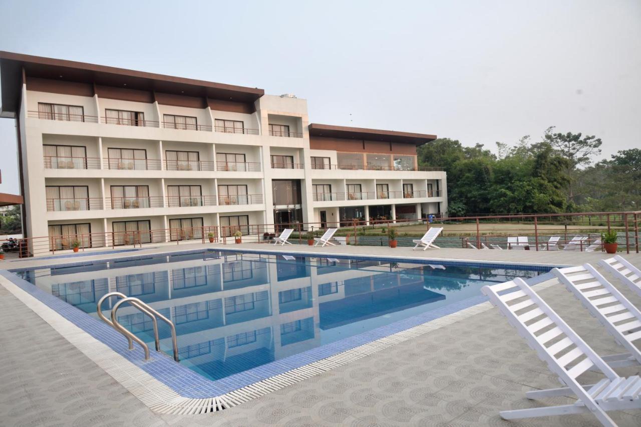 Park Safari Resort Sauraha Esterno foto