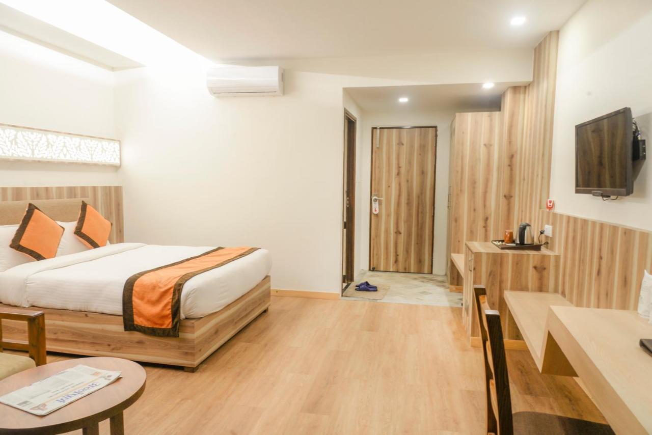 Park Safari Resort Sauraha Esterno foto