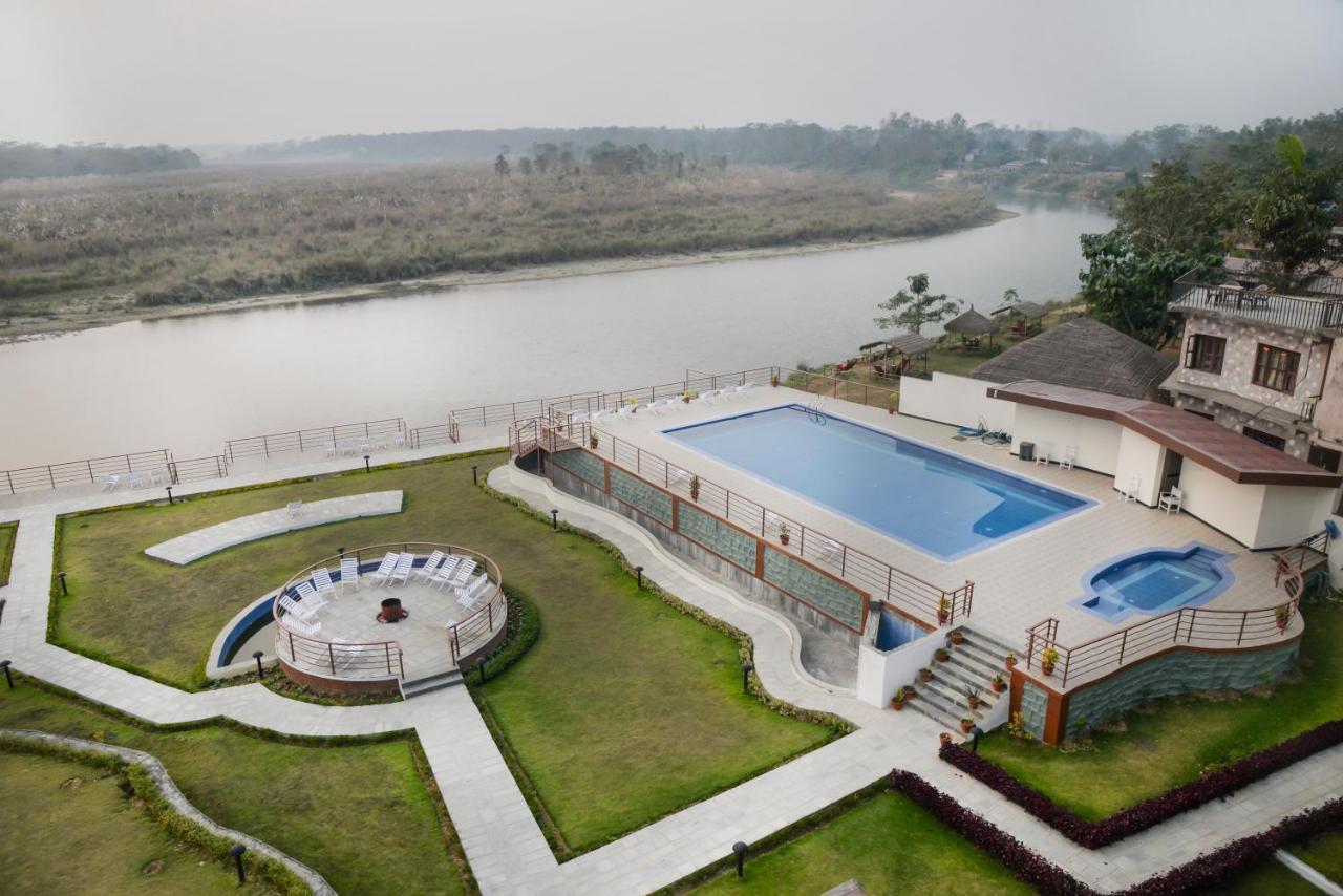 Park Safari Resort Sauraha Esterno foto