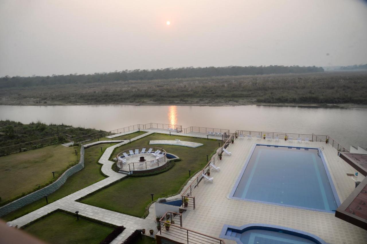 Park Safari Resort Sauraha Esterno foto
