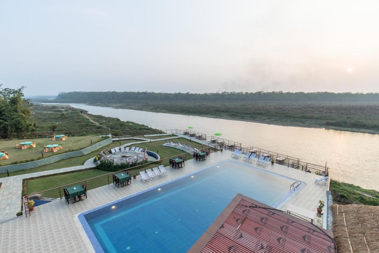 Park Safari Resort Sauraha Esterno foto