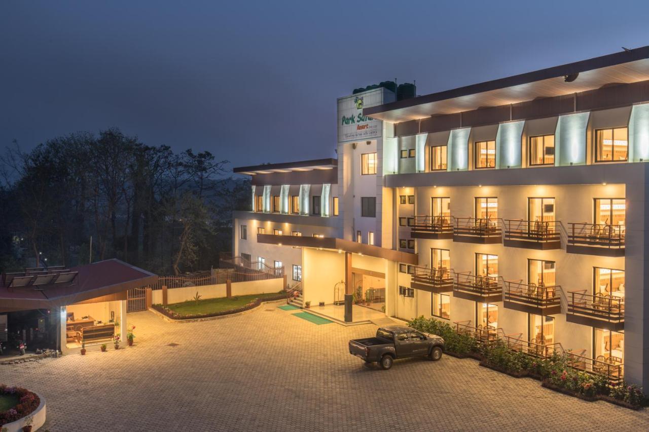 Park Safari Resort Sauraha Esterno foto