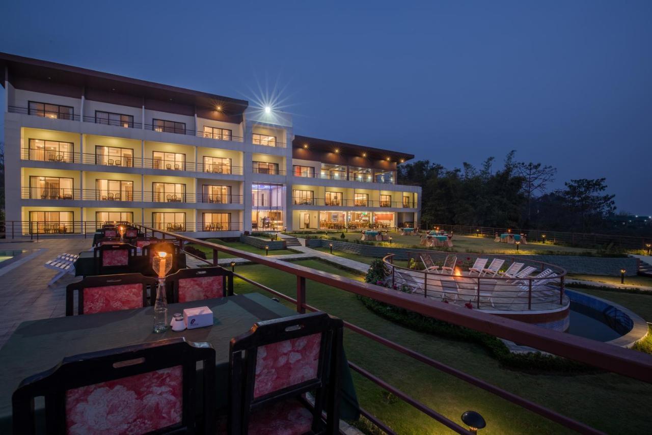 Park Safari Resort Sauraha Esterno foto